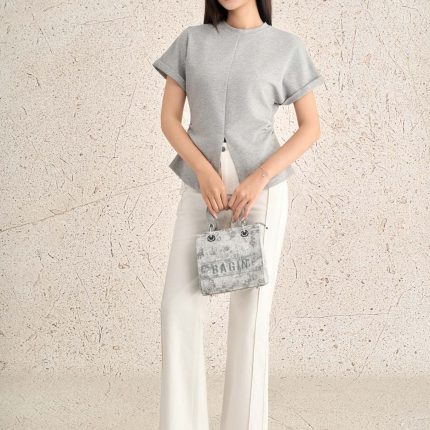 FAT7556 - Cotton knitted T-shirt with round neck, short sleeves, slit waist, styled hem - Elzoria