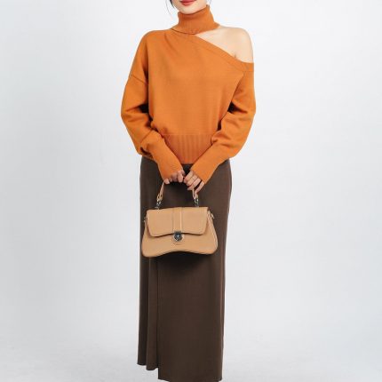 FOL480 - High-end fashion sweater with high neck, off-the-shoulder design - Elzoria
